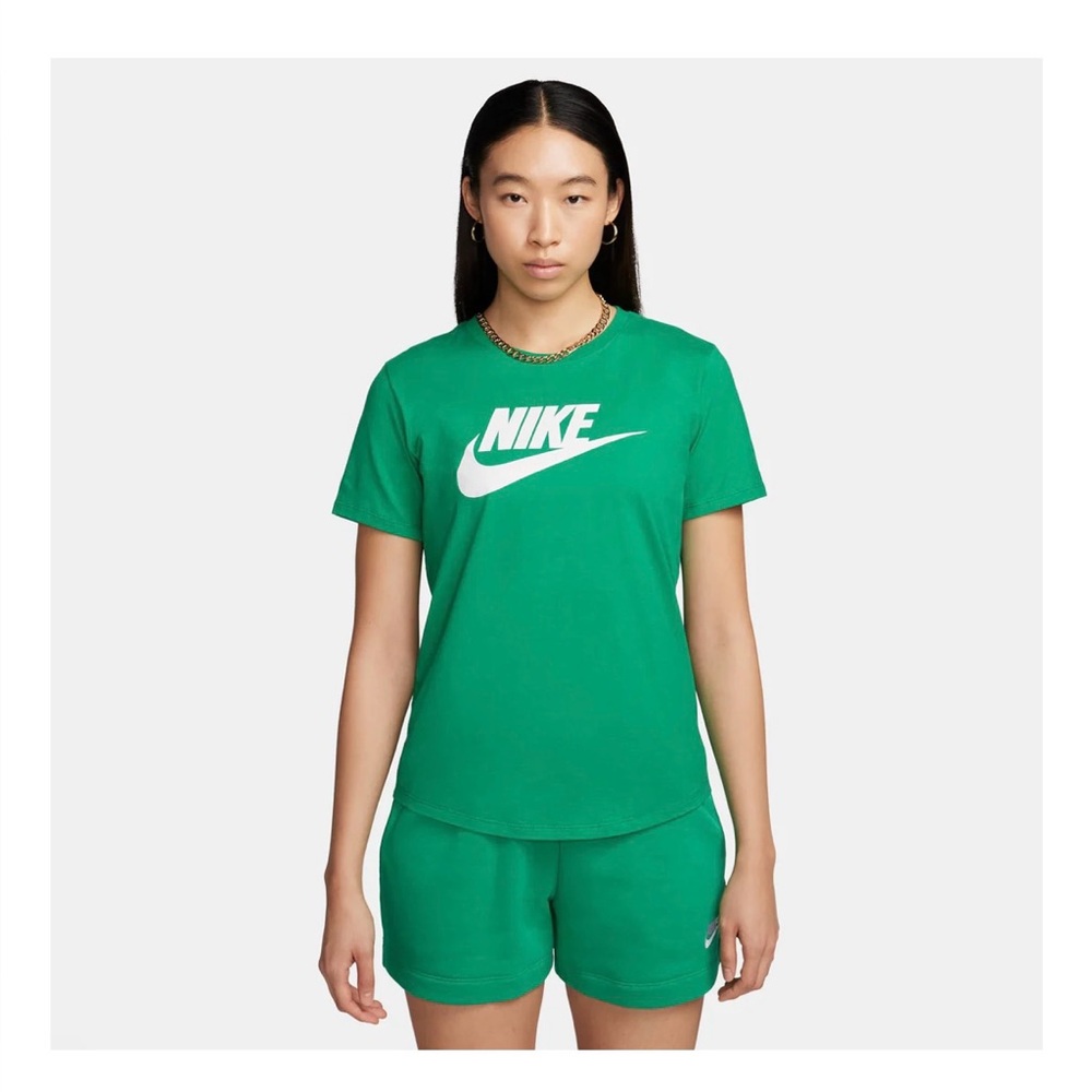 Nike Women’s Sportswear Active Athletic Green T-shirt Size Small